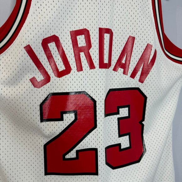 Mitchell & Ness 1991-1992 Michael Jordan #23 Chicago Bulls NBA Jersey Authentic - Picture 7 of 11